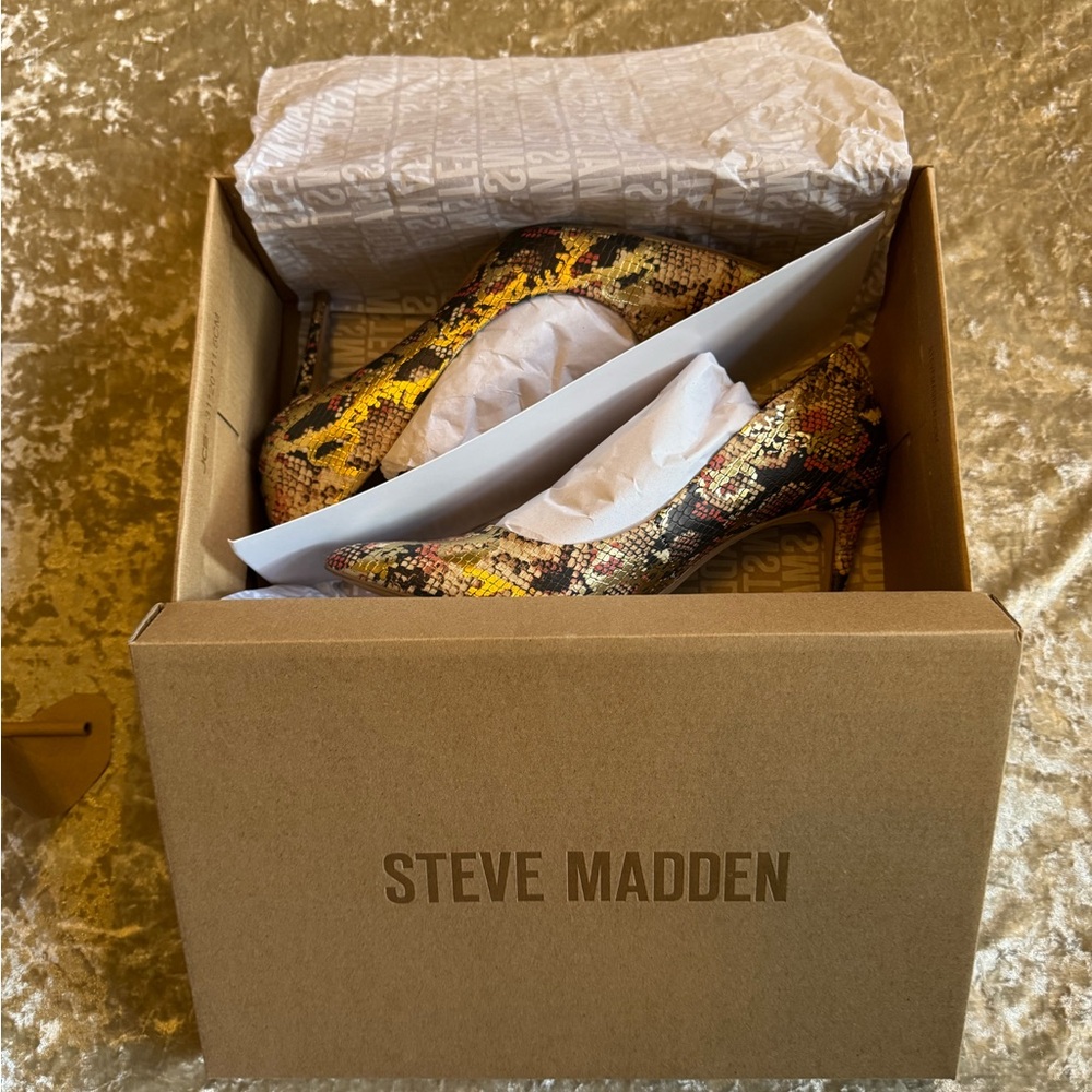 NEW Steve Madden Women's Colorful Snakeskin Heels - Picture 6 of 6